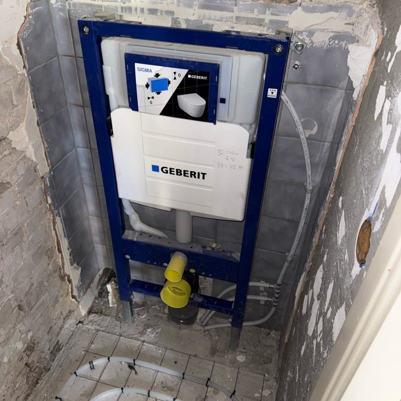 VoorbereidingHandToilet_Waterleidingaansluiten&aansluitenopafvoer